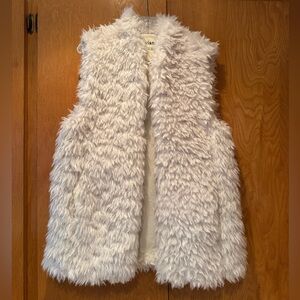 Dylan Los Angeles Ivory Shaggy Faux Fur Vest – Cozy Statement Layer | XL